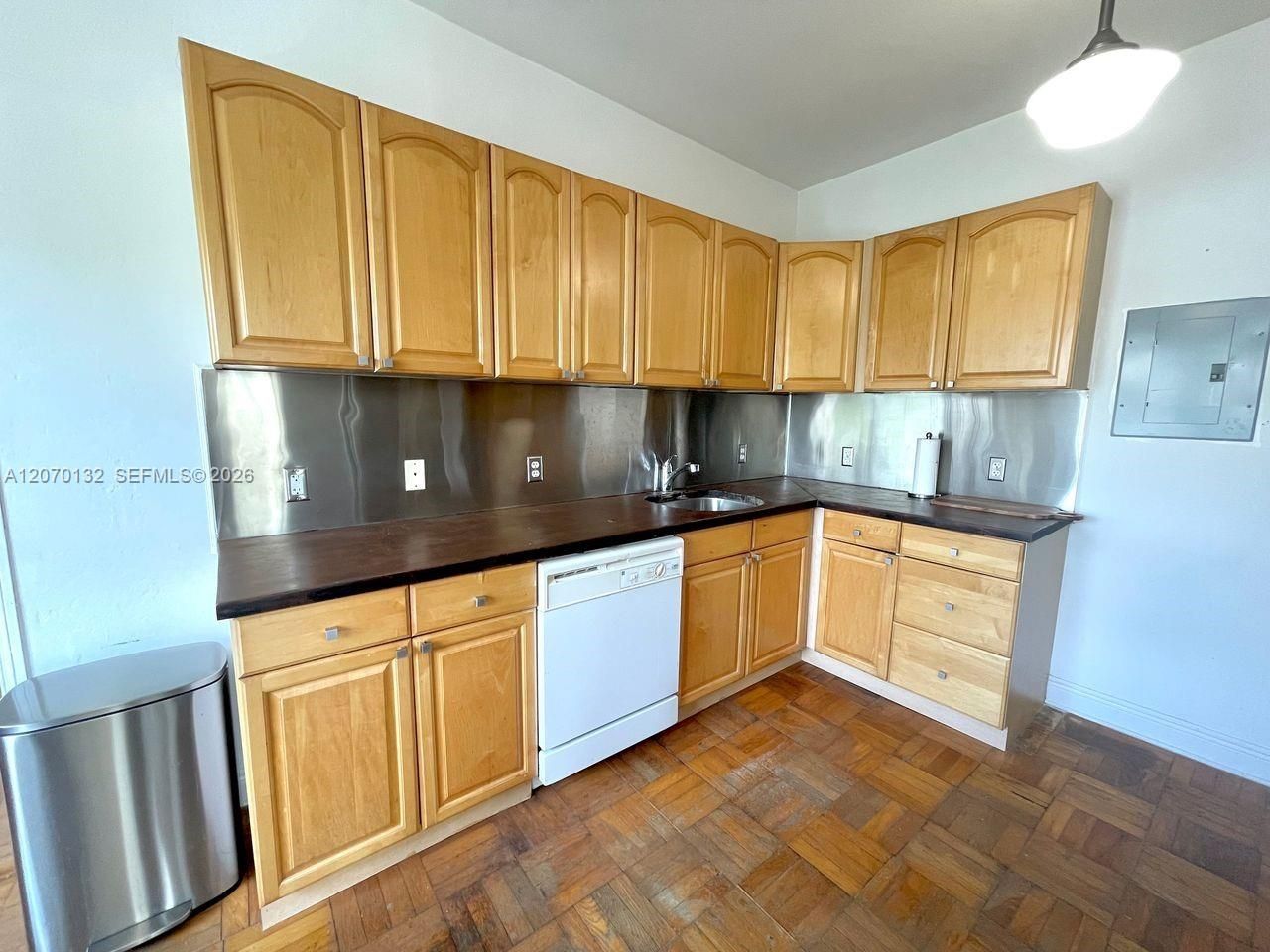 4035 N Meridian Ave, Unit 305, Miami Beach, FL 33140 Photo