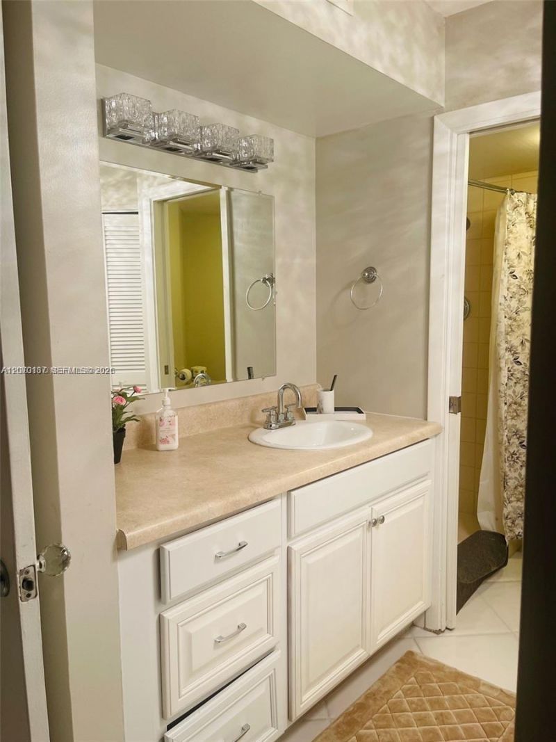 10551 W Broward Blvd , Unit 111, Plantation, FL 33324 Photo