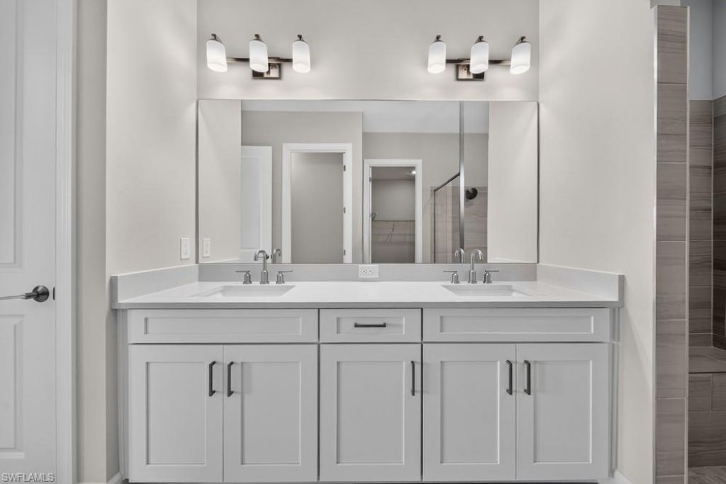 15690 Genova Dr, Naples, FL 34114 Photo