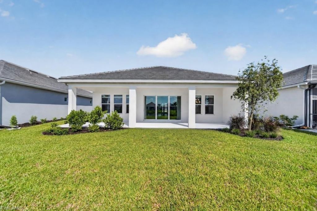 15690 Genova Dr, Naples, FL 34114 Photo