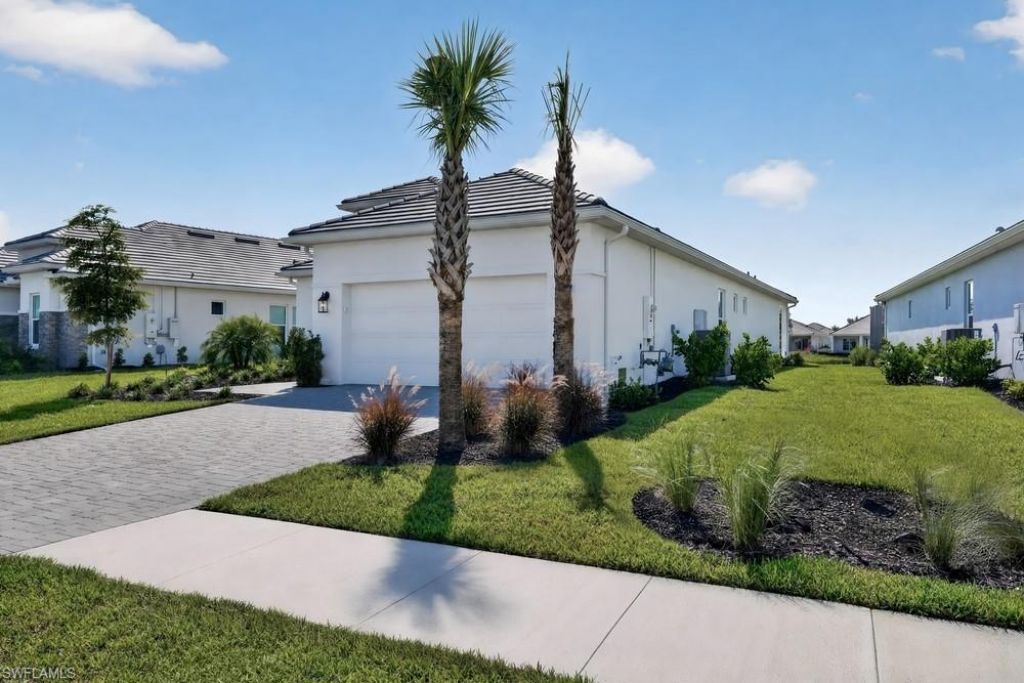 15690 Genova Dr, Naples, FL 34114 Photo