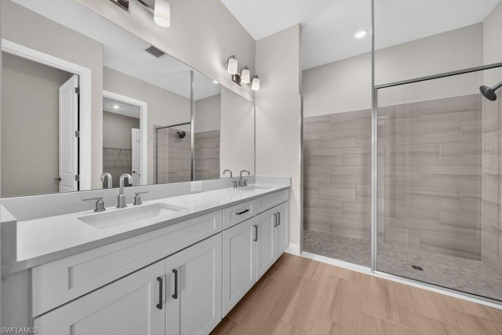 15690 Genova Dr, Naples, FL 34114 Photo