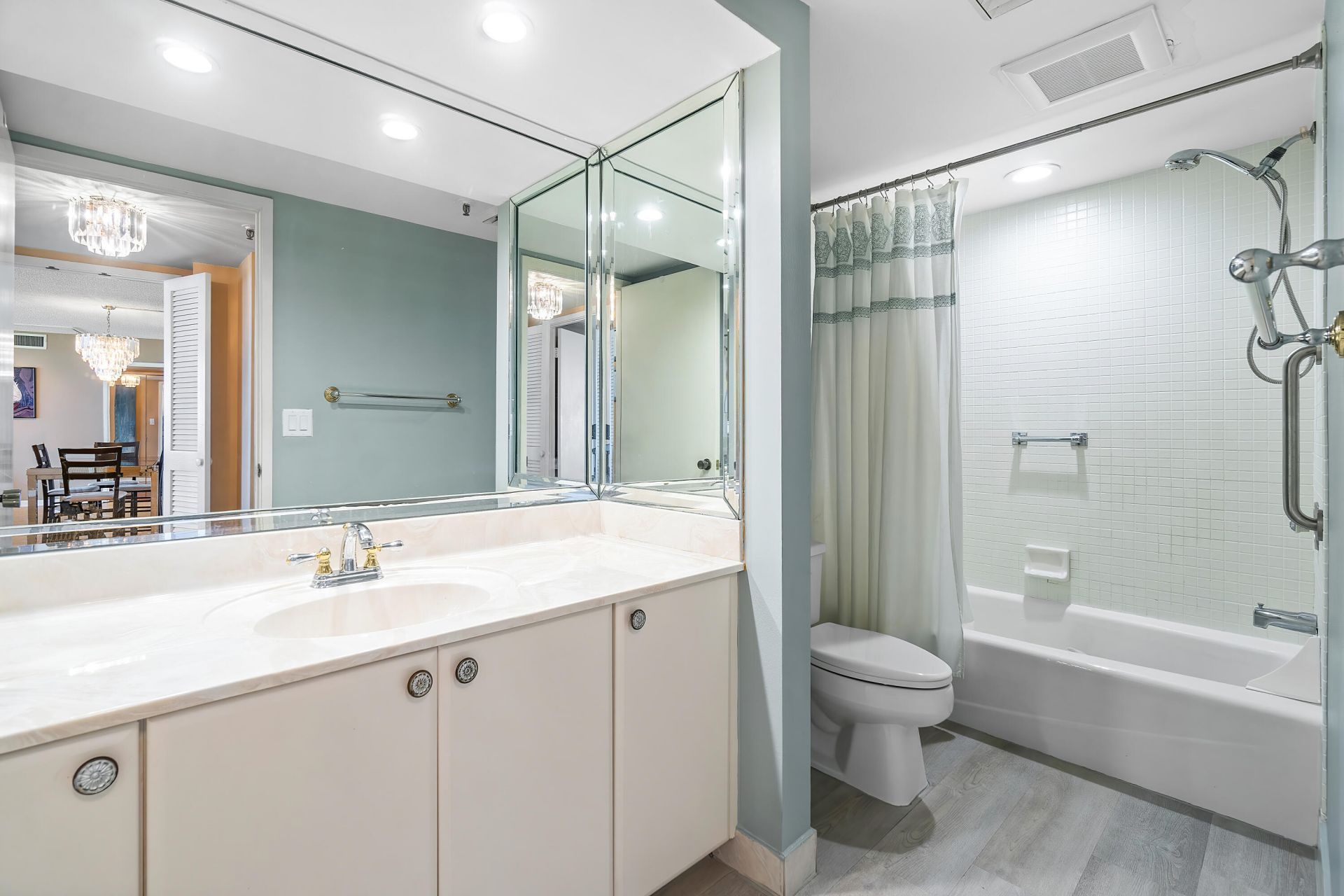 2450 Presidential Way, Unit 1606, West Palm Beach, FL 33401 Photo