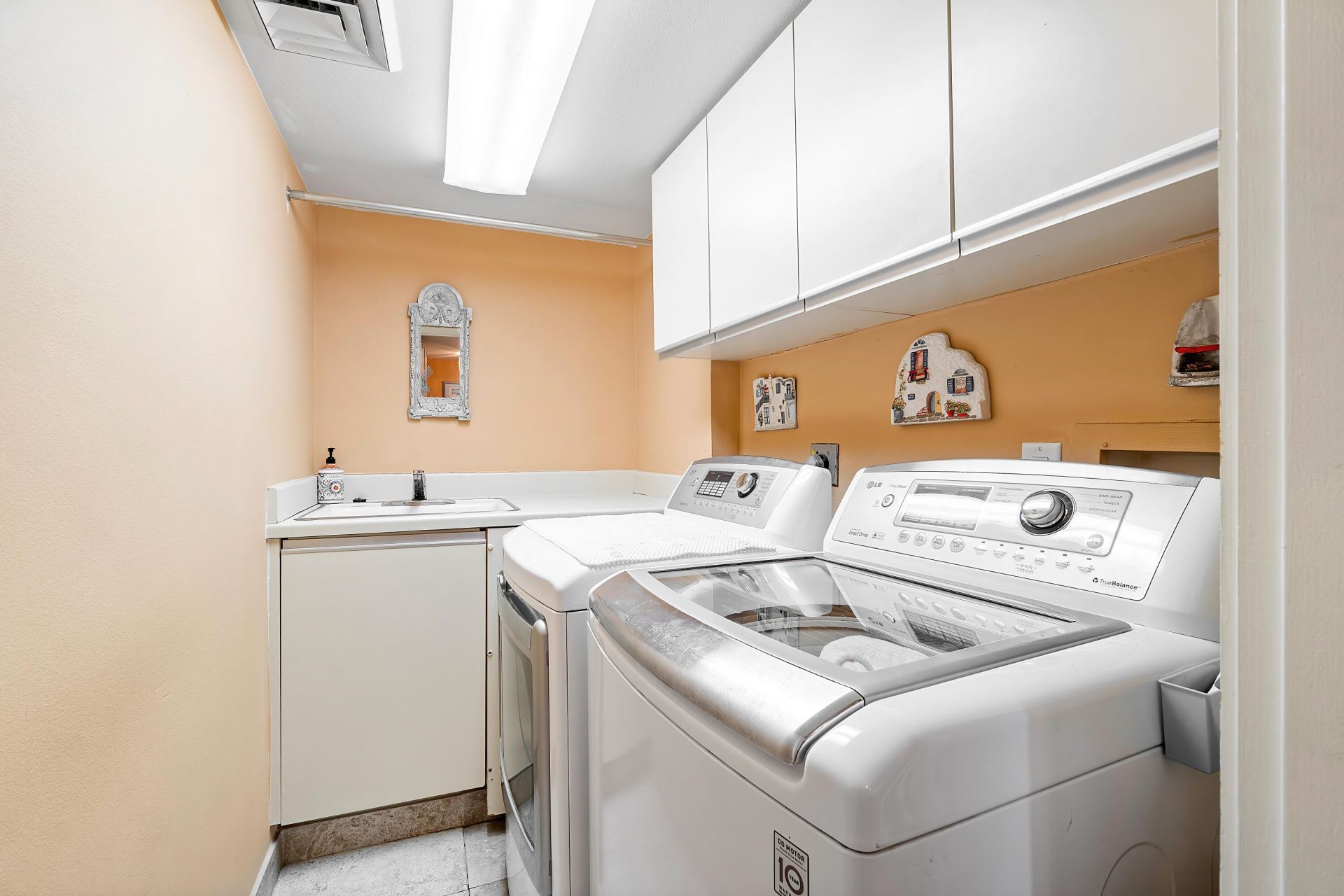 2450 Presidential Way, Unit 1606, West Palm Beach, FL 33401 Photo