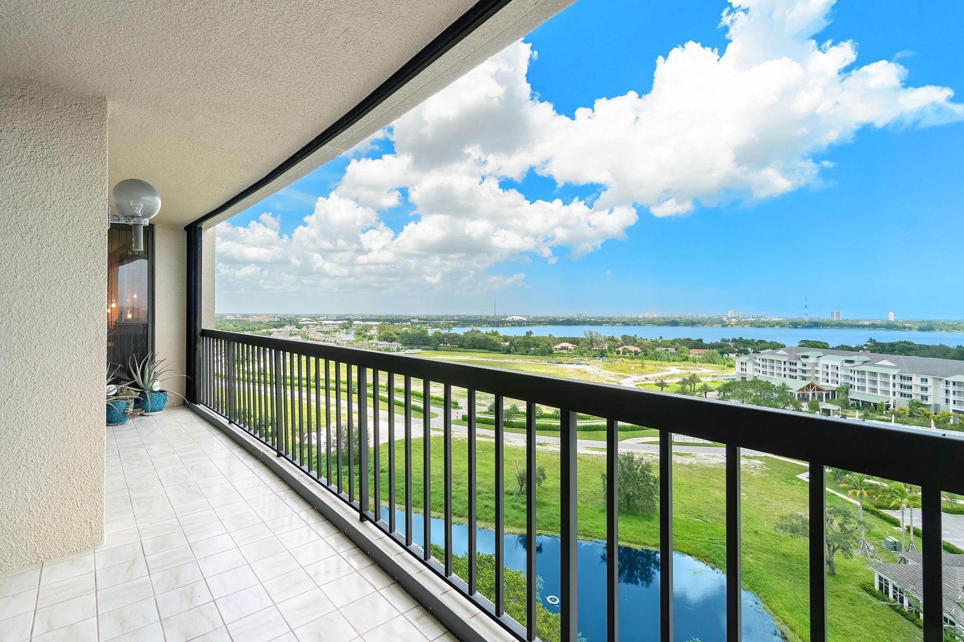 2450 Presidential Way, Unit 1606, West Palm Beach, FL 33401 Photo