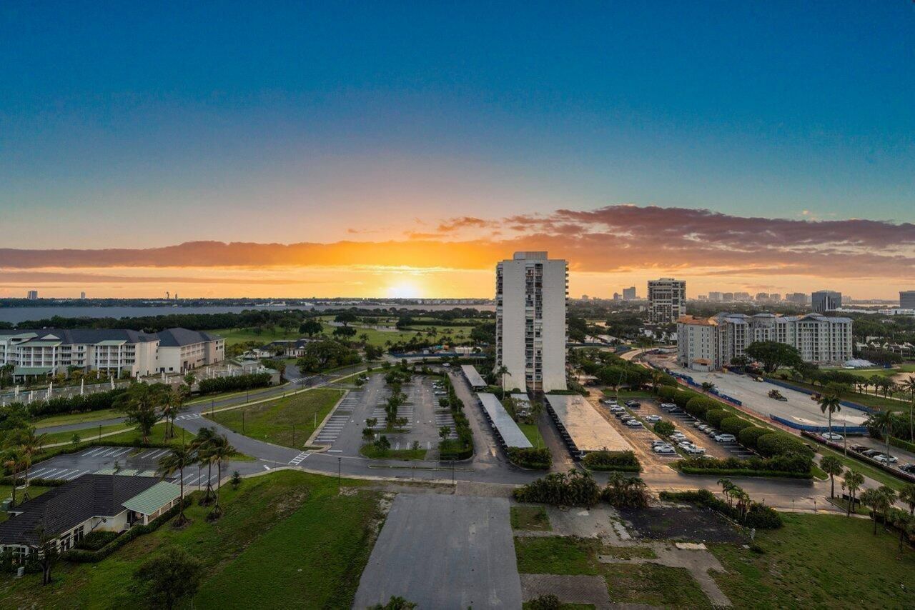 2450 Presidential Way, Unit 1606, West Palm Beach, FL 33401 Photo