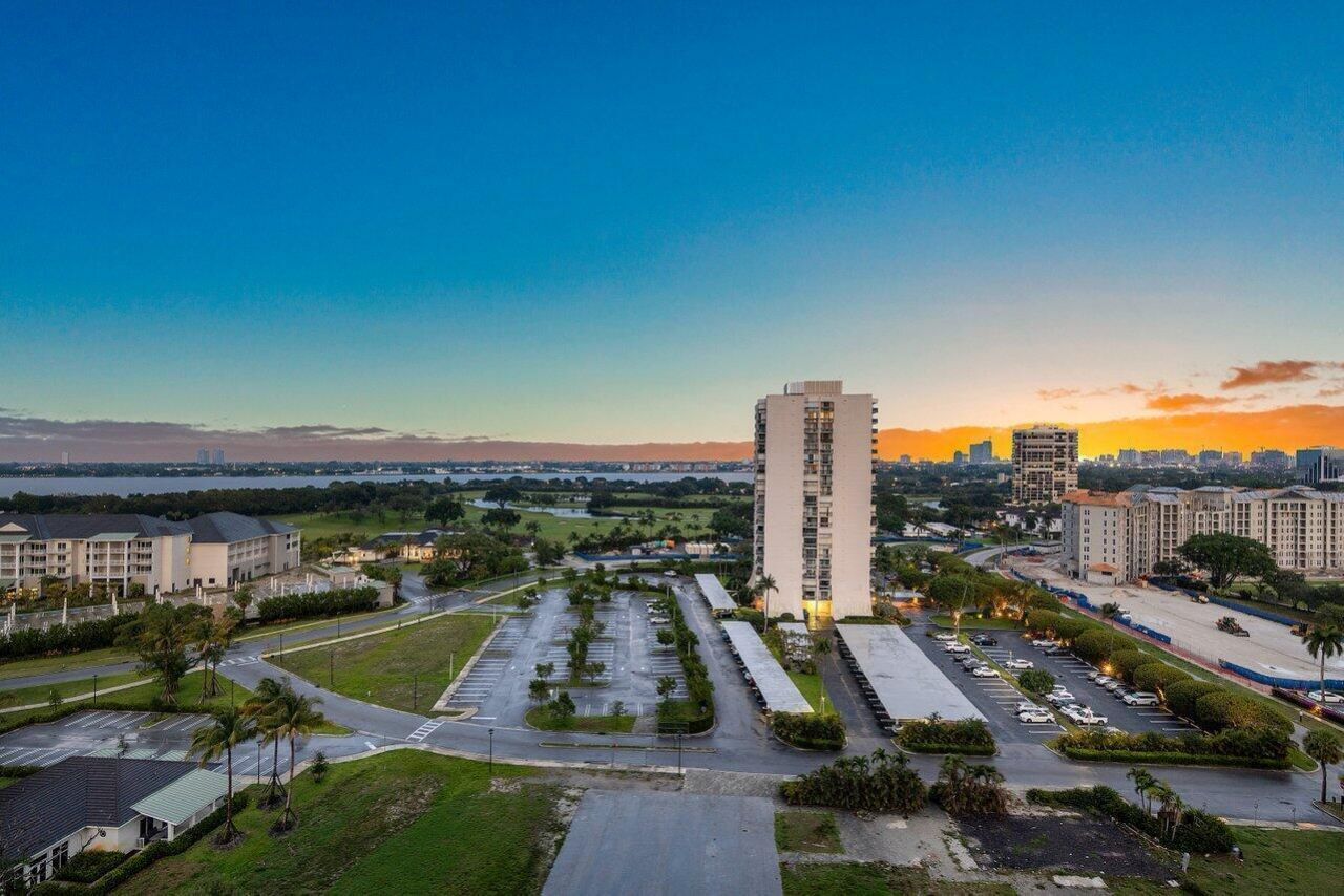 2450 Presidential Way, Unit 1606, West Palm Beach, FL 33401 Photo