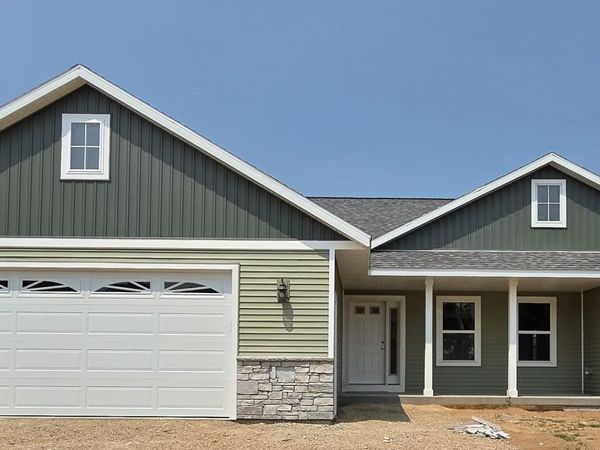 433 Gunderson Drive, Portage, WI 53901
