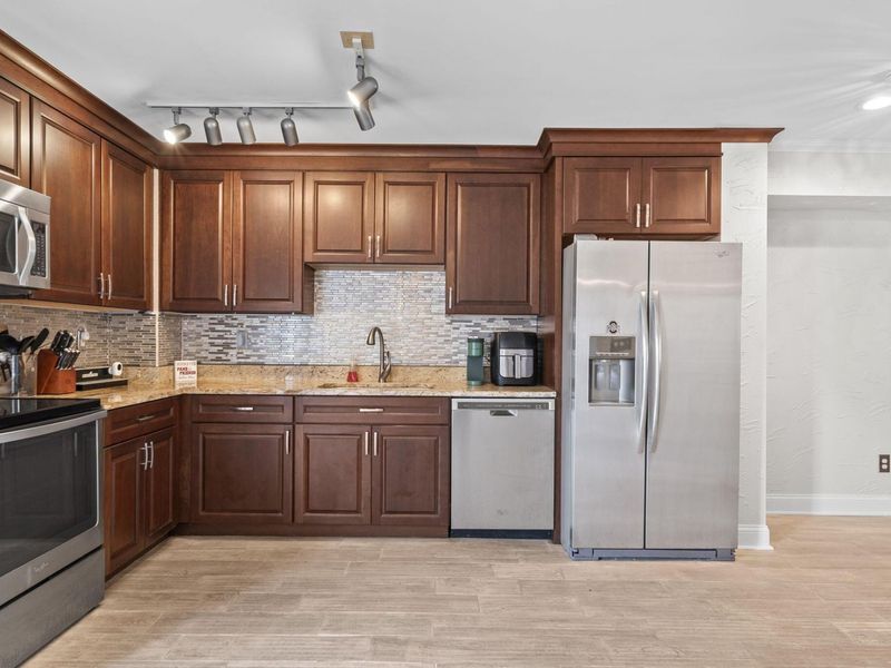 493 W 3rd Avenue , Columbus, OH 43201 Photo 10