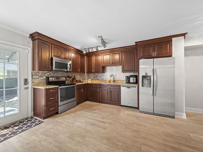 493 W 3rd Avenue , Columbus, OH 43201 Photo 12