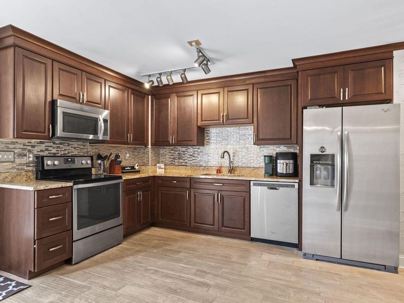493 W 3rd Avenue , Columbus, OH 43201 Photo 13