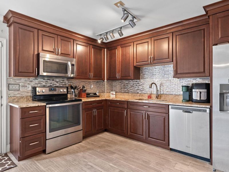 493 W 3rd Avenue , Columbus, OH 43201 Photo 9