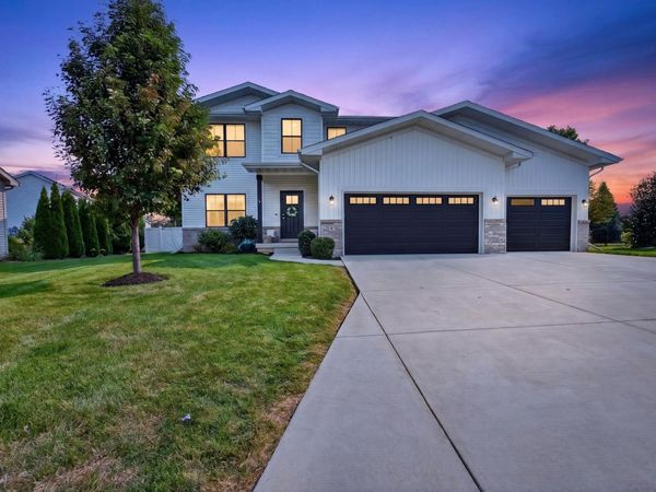 3 Flag Tree Court , Bloomington, IL 61705