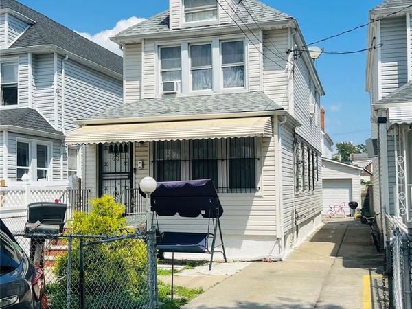 10943 133 , South Ozone Park, NY 11420