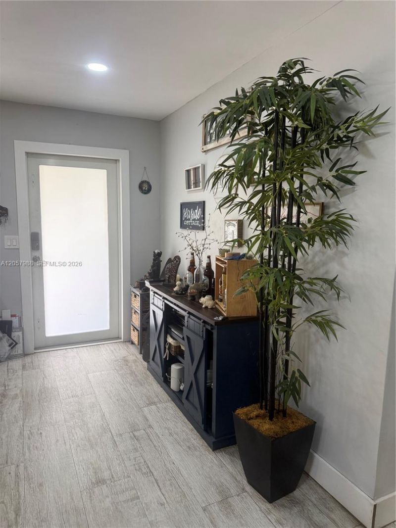 701 SW 4th Ct, Hallandale Beach, FL 33009 Photo
