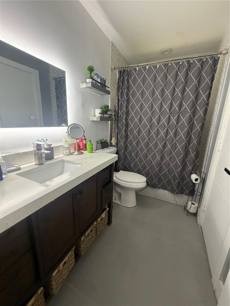 701 SW 4th Ct, Hallandale Beach, FL 33009 Photo