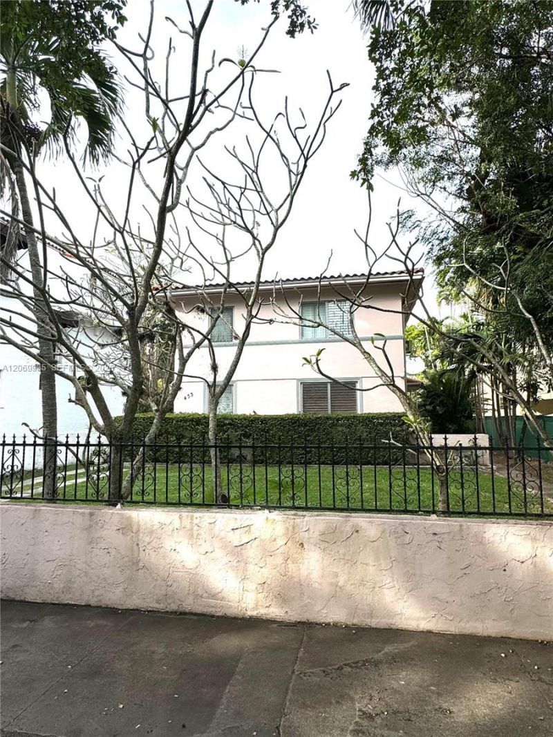 433 Santander Ave, Unit 1, Coral Gables, FL 33134 Photo