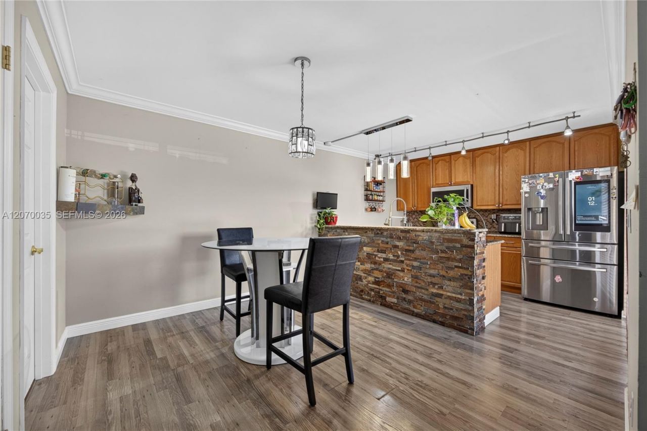 953 Springdale Cir , Palm Springs, FL 33461 Photo