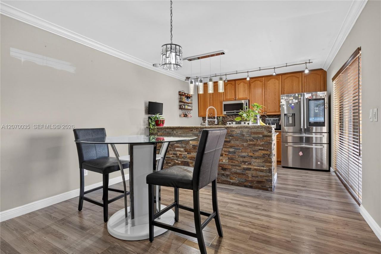 953 Springdale Cir , Palm Springs, FL 33461 Photo