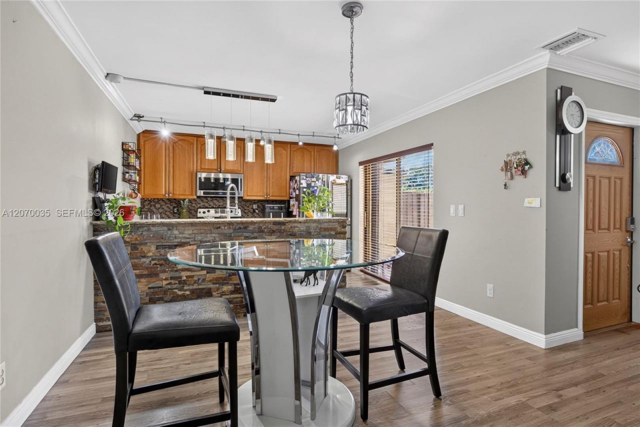 953 Springdale Cir , Palm Springs, FL 33461 Photo