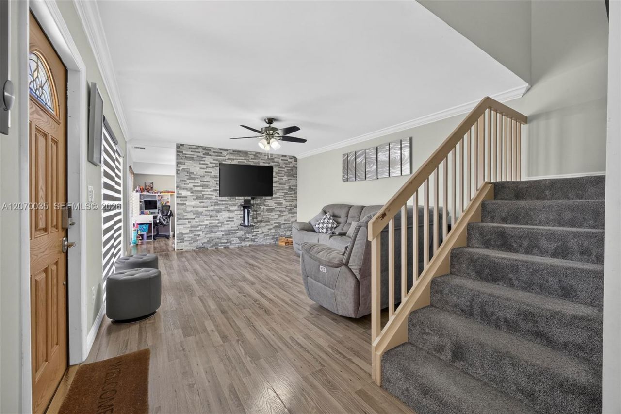 953 Springdale Cir , Palm Springs, FL 33461 Photo