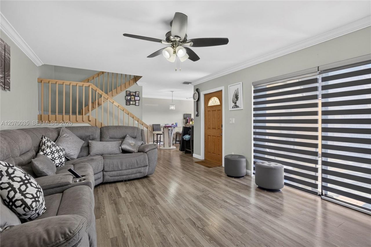 953 Springdale Cir , Palm Springs, FL 33461 Photo
