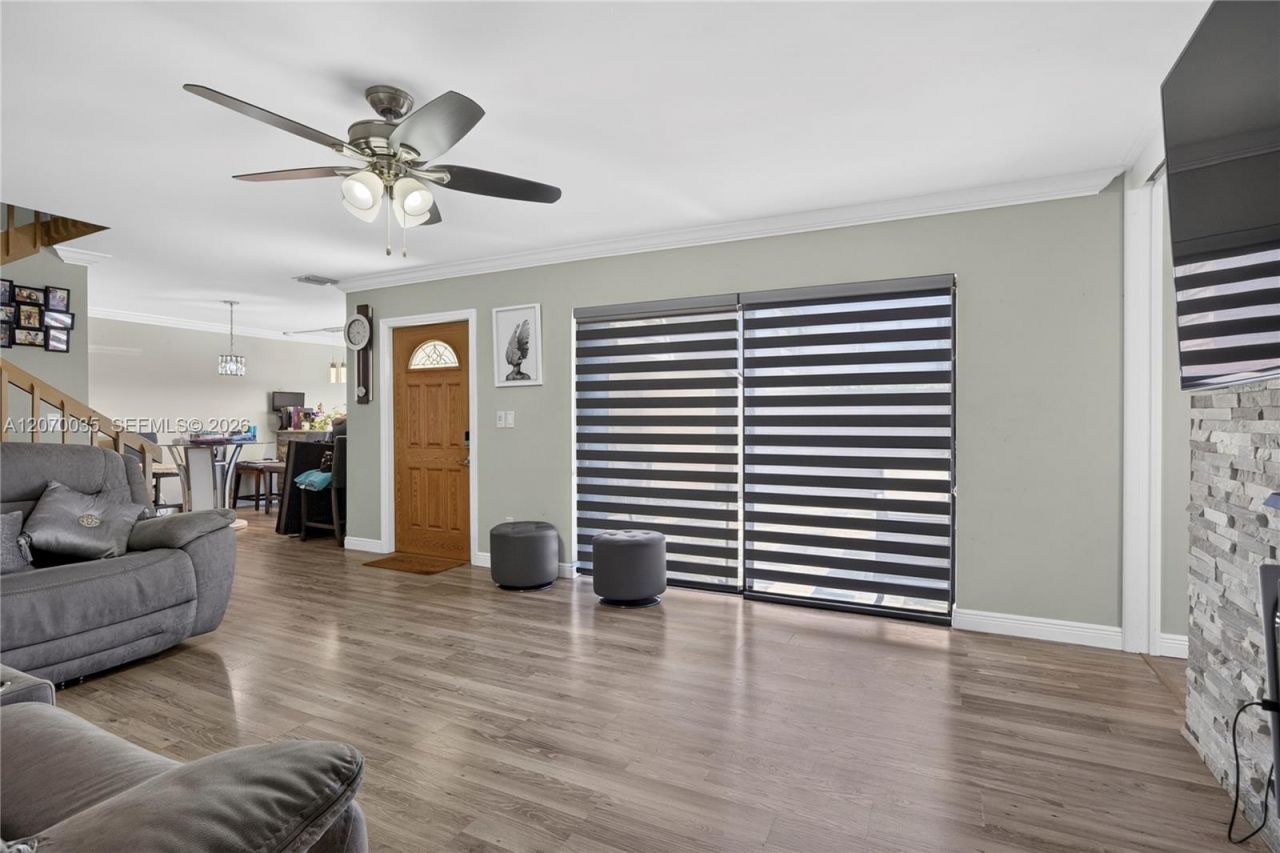 953 Springdale Cir , Palm Springs, FL 33461 Photo