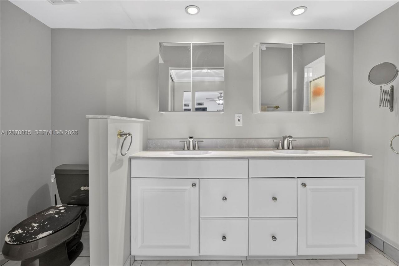 953 Springdale Cir , Palm Springs, FL 33461 Photo