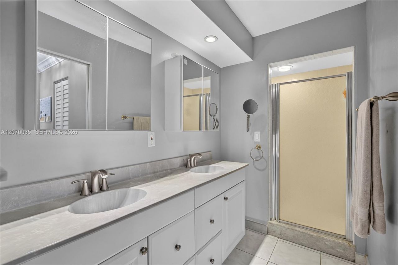 953 Springdale Cir , Palm Springs, FL 33461 Photo