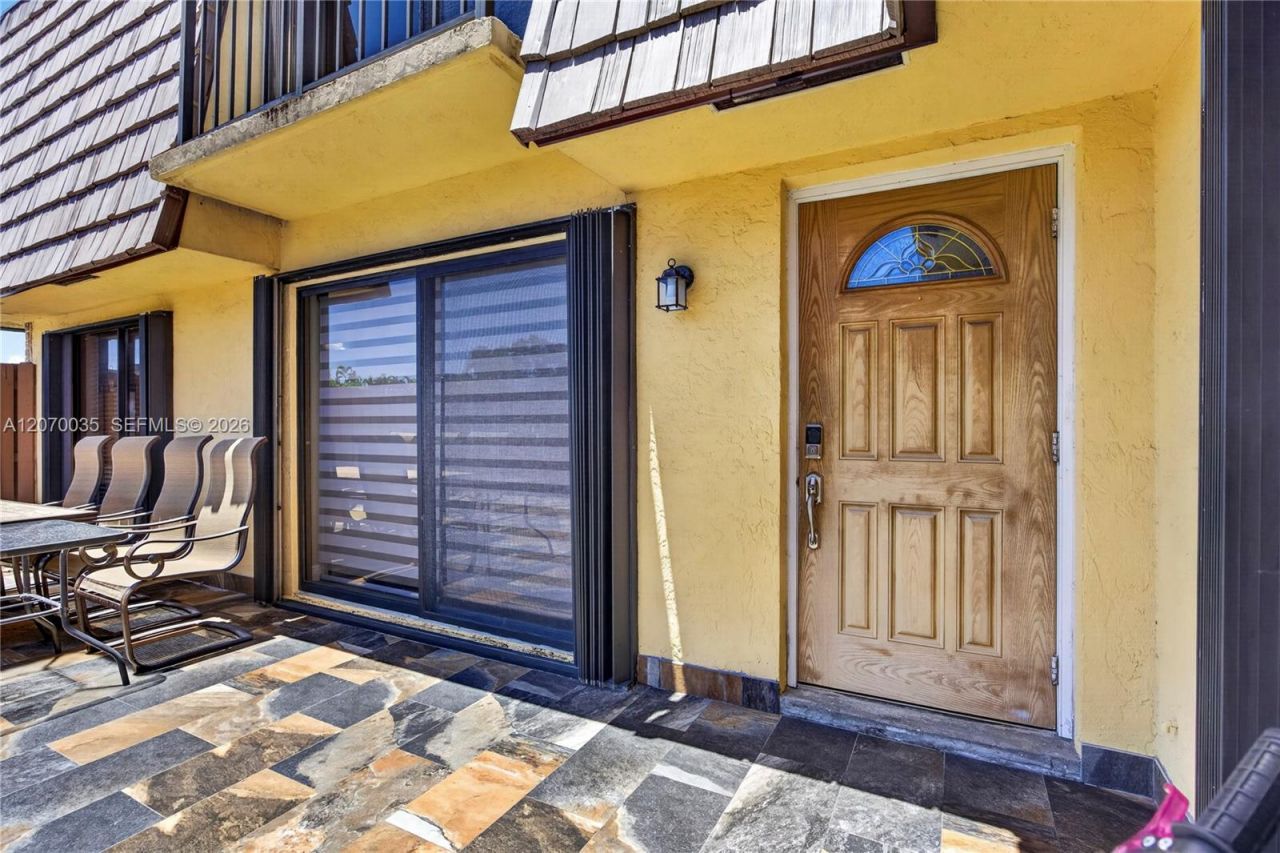 953 Springdale Cir , Palm Springs, FL 33461 Photo