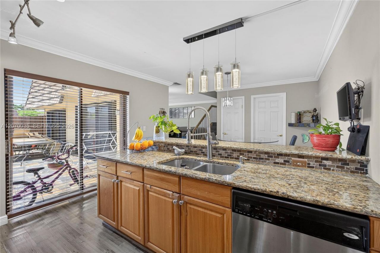953 Springdale Cir , Palm Springs, FL 33461 Photo