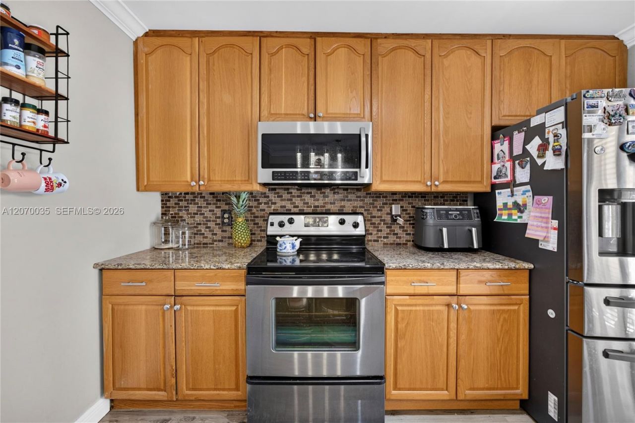 953 Springdale Cir , Palm Springs, FL 33461 Photo