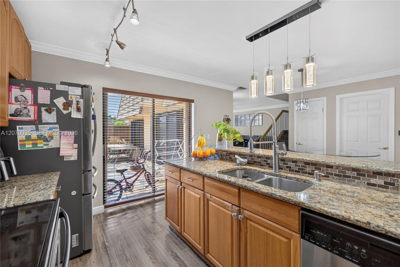 953 Springdale Cir , Palm Springs, FL 33461 Photo