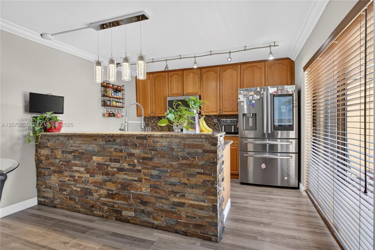 953 Springdale Cir , Palm Springs, FL 33461 Photo