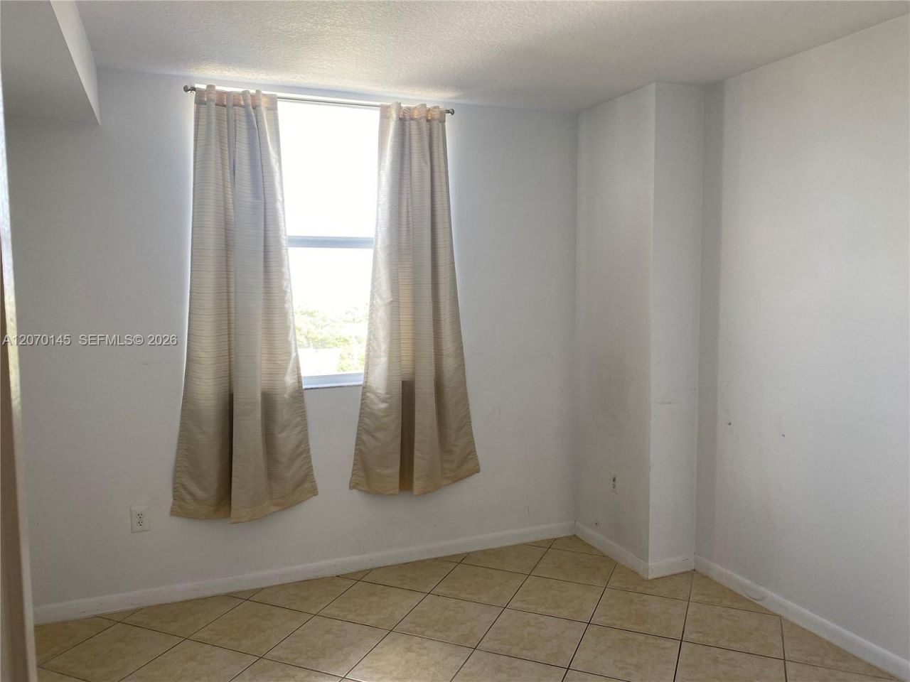 1 Glen Royal Pkwy , Unit 1113, Miami, FL 33125 Photo
