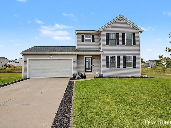 402 Oak Hill Court, Middleville, MI 49333