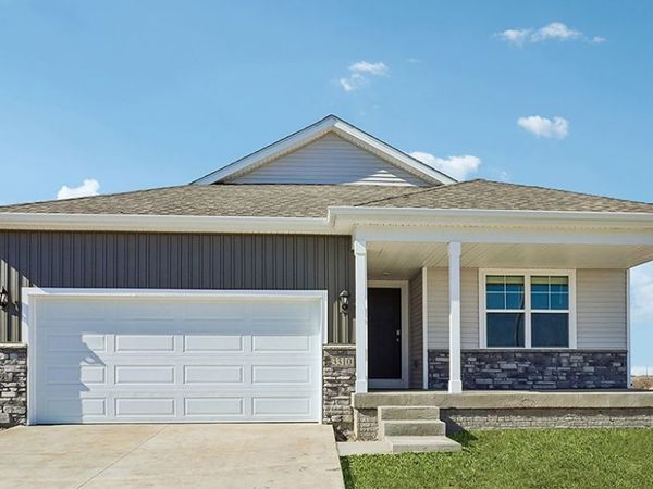 2791 Cecelia Drive, Hiawatha, IA 52233