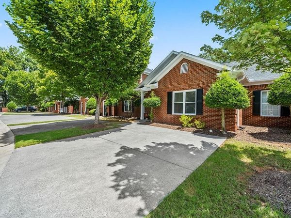 612 Manor Way , Cartersville, GA 30120