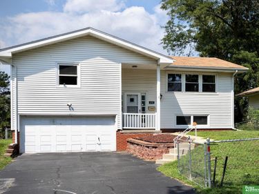5556 N 61st Street, Omaha, NE 68104