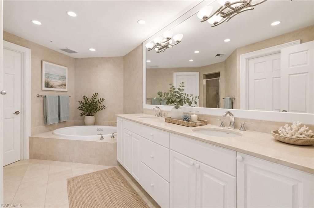 60 Seagate Dr, Unit 806, Naples, FL 34103 Photo