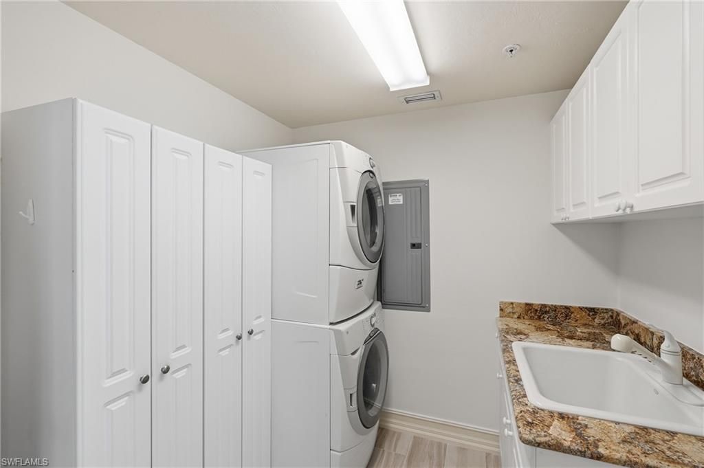 60 Seagate Dr, Unit 806, Naples, FL 34103 Photo