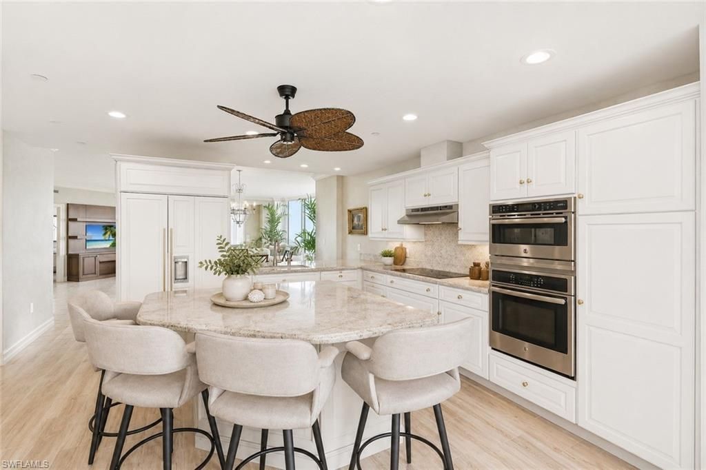 60 Seagate Dr, Unit 806, Naples, FL 34103 Photo