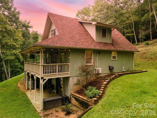 426 Meadowood Lane, Burnsville, NC 28714