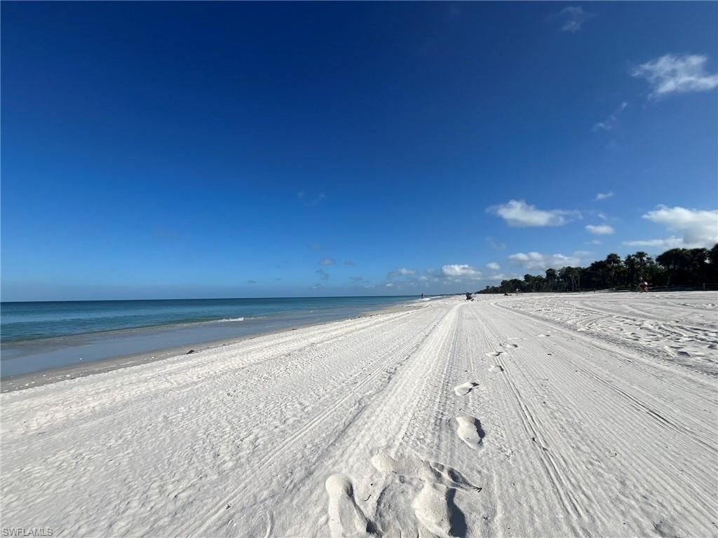 513 Lake Louise Cir, Unit 202, Naples, FL 34110 Photo