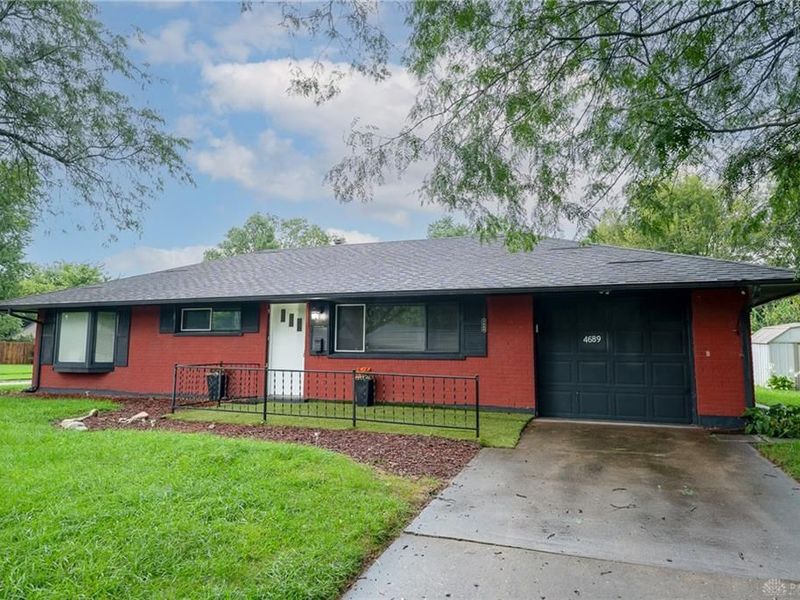 4689 Loxley Drive, West Carrollton, OH 45439 Photo 2