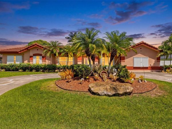 15735 SW 153rd Ave , Miami, FL 33187