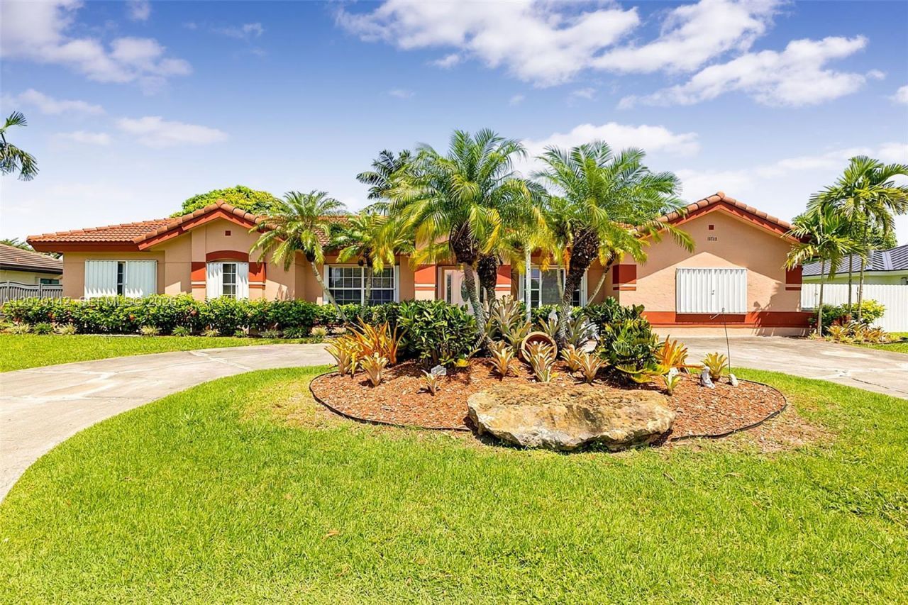 15735 SW 153rd Ave , Miami, FL 33187 Photo