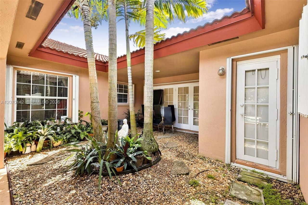 15735 SW 153rd Ave , Miami, FL 33187 Photo