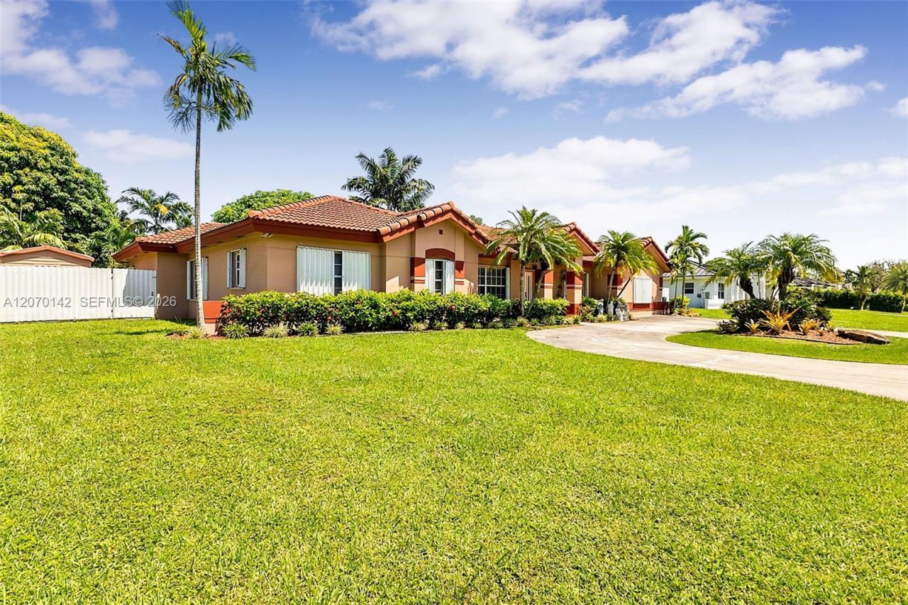 15735 SW 153rd Ave , Miami, FL 33187 Photo