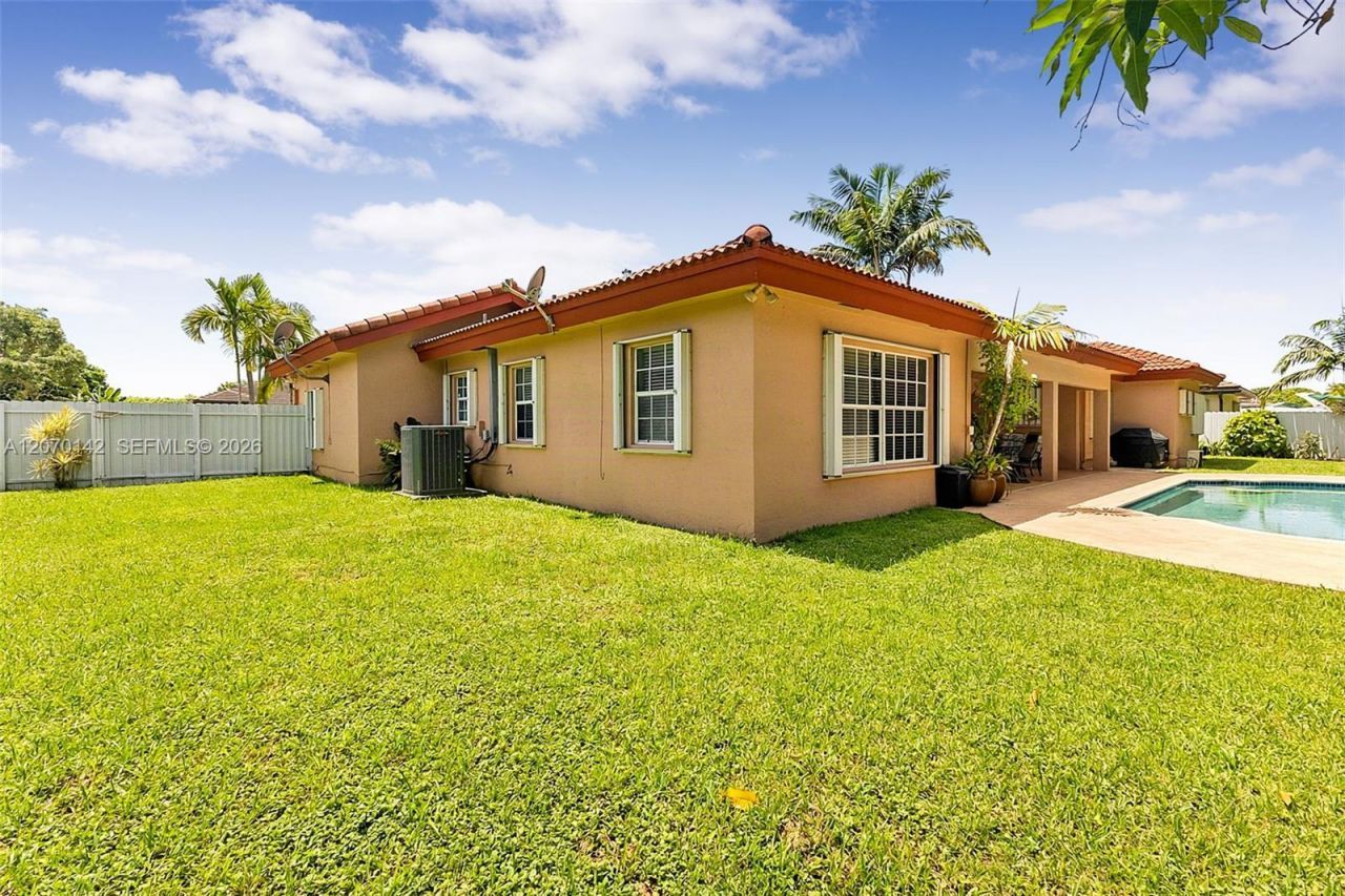 15735 SW 153rd Ave , Miami, FL 33187 Photo